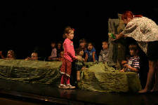Workshop Lied des Heupferds, Kinder und Erzieher (C) Udo Mierke